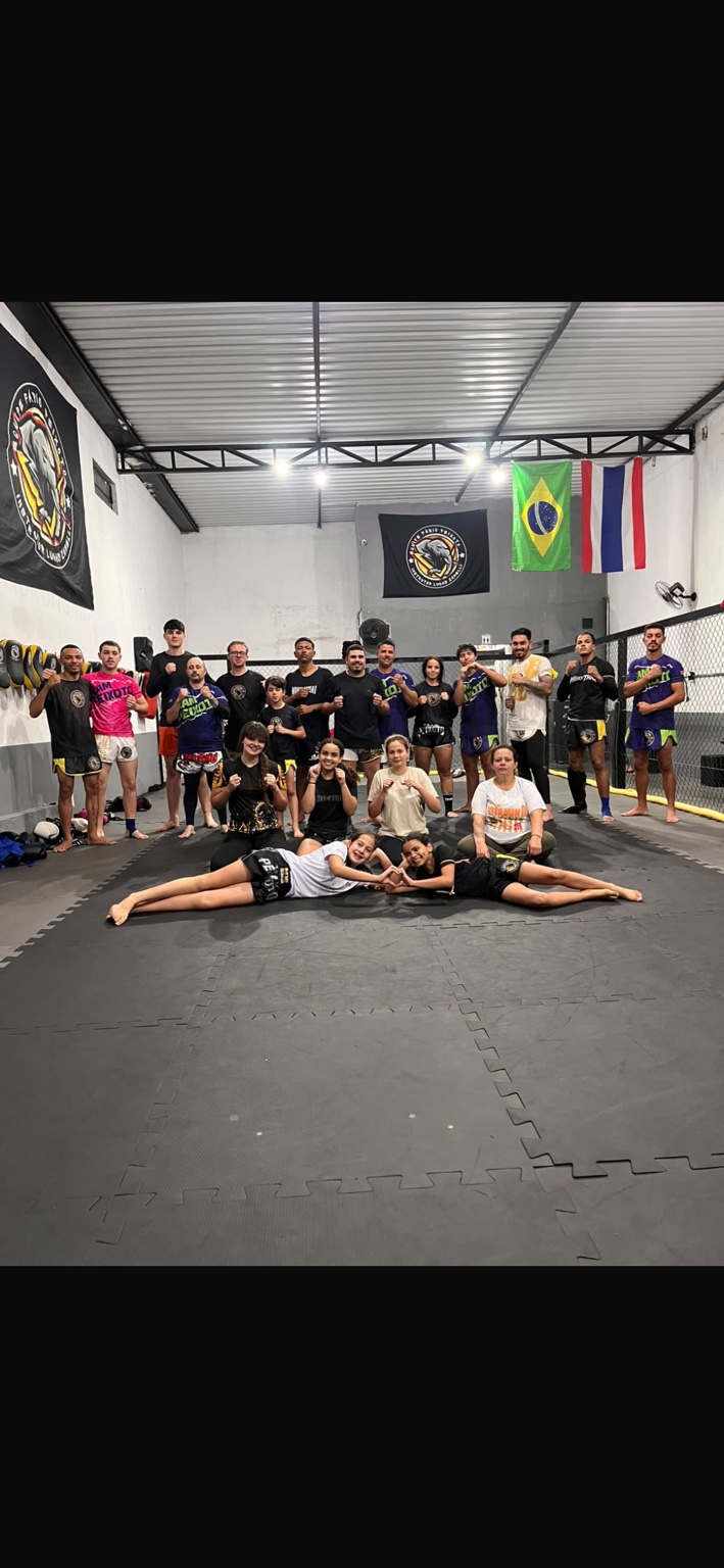 Equipe Team Peixoto reunida na academia